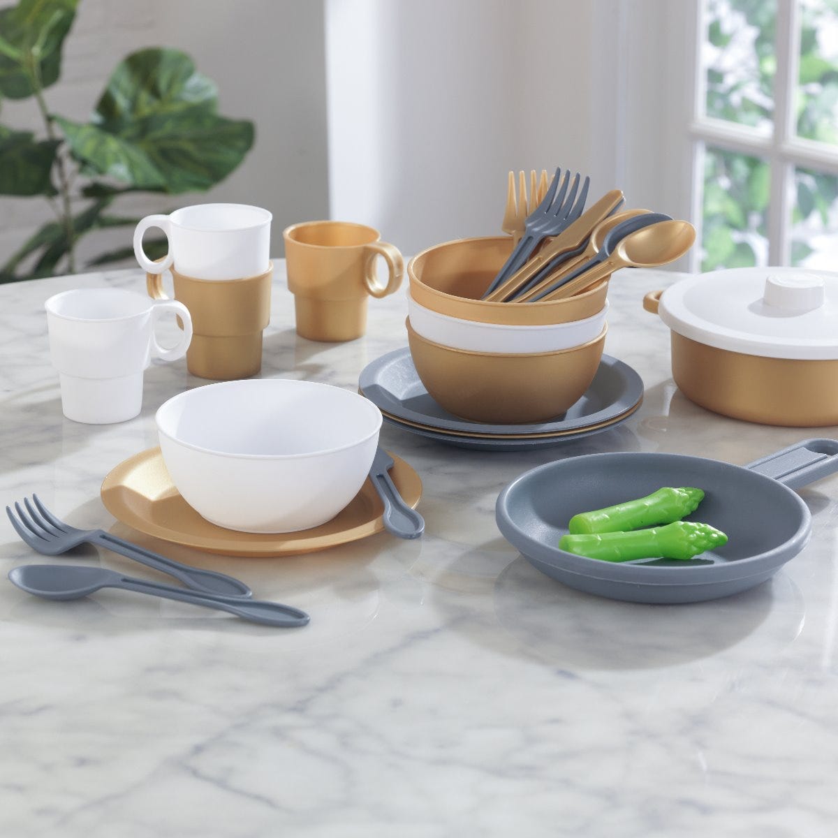 Modern Metallics‚ 27-Piece Cookware Set