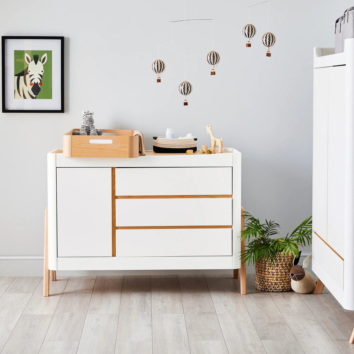 Hera Dresser Scandi White & Natural