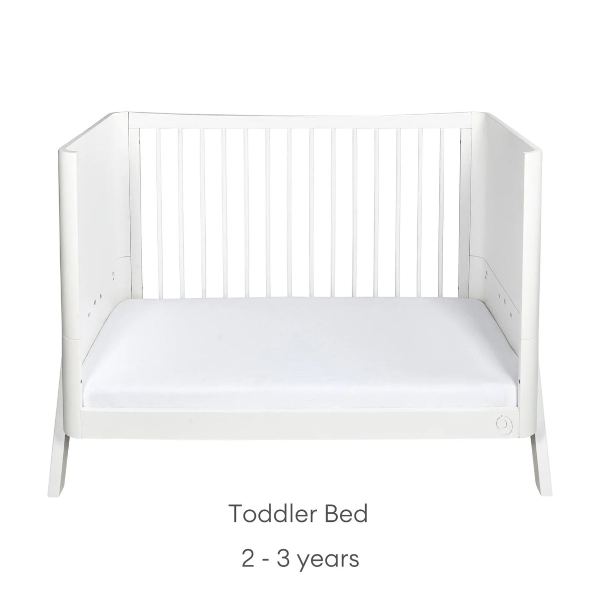 Gaia Hera 'Studio Edit' Two Piece Set (Cot & Dresser) - White/White