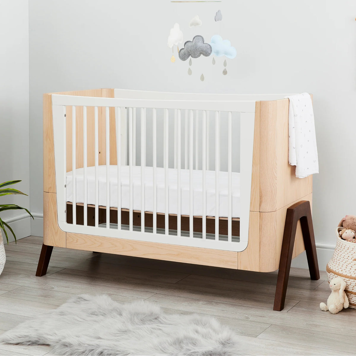 Hera Convertible Cot Bed Natural & Walnut