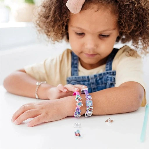 Totum Gabby's Dollhouse - DIY Bracelet Making