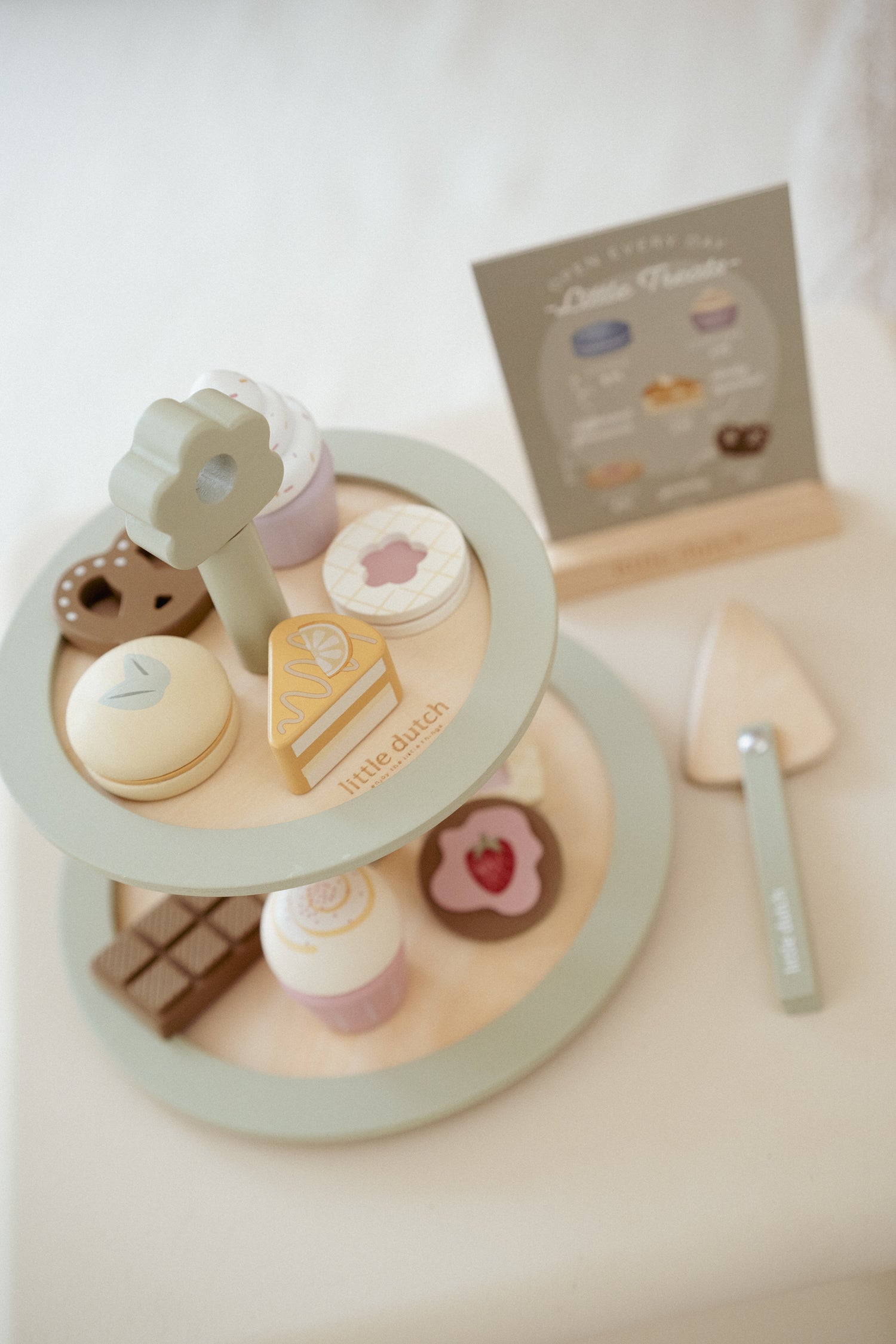 Cake Stand FSC | Essentials