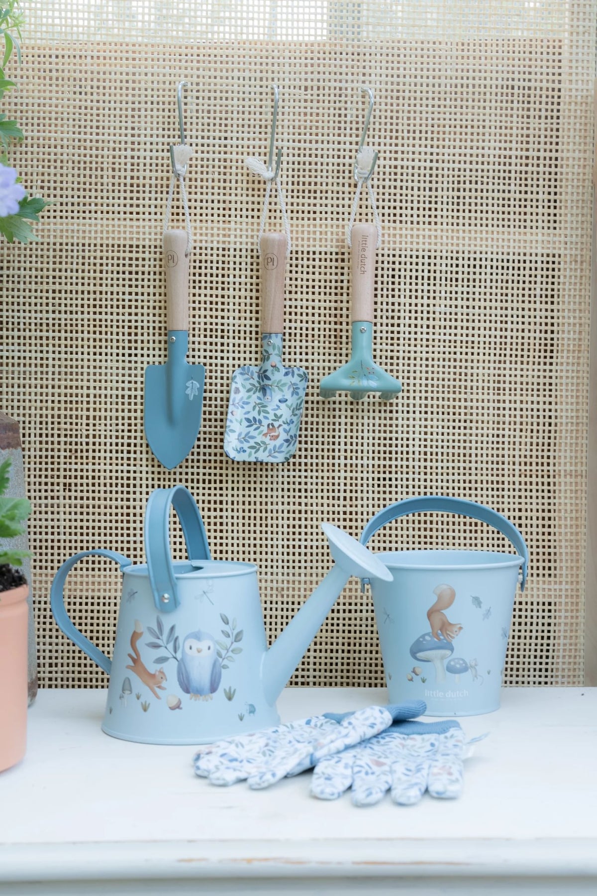 Bucket Forest Friends